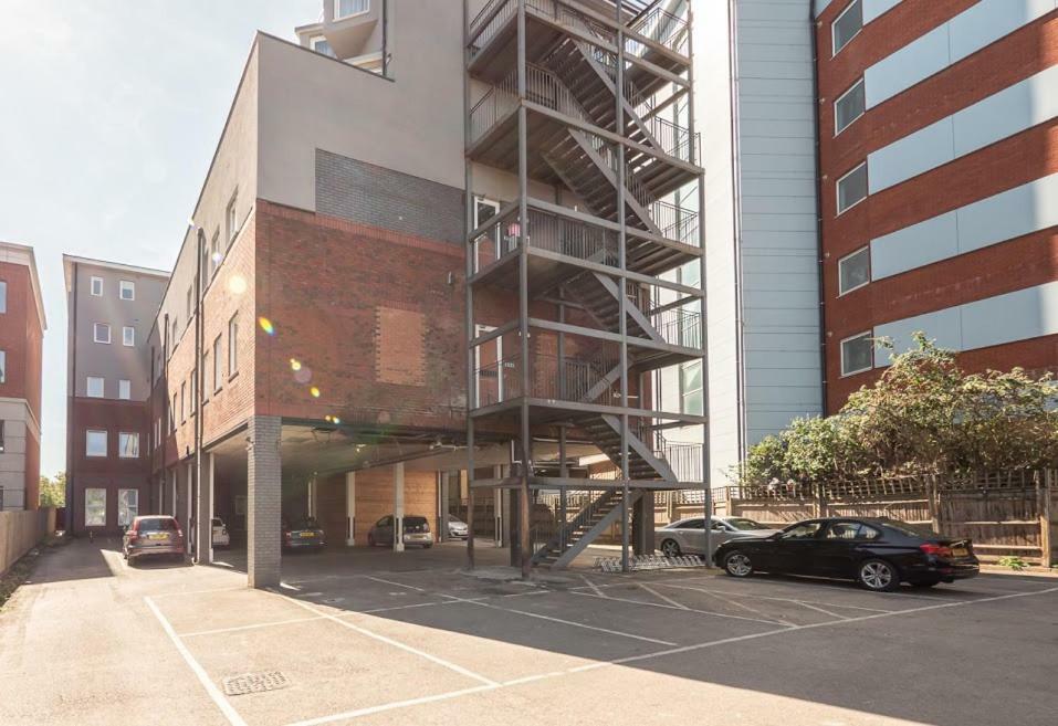 Easystay Slough Central Free Parking Экстерьер фото